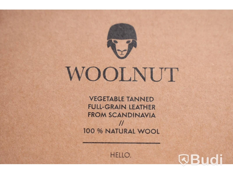 Läderfodral för MACBOOK PRO / WOOLNUT / 16-INCH